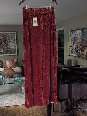 entro Velvet Wide-Leg Pants in Rust Red